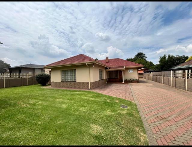 5 BEDROOM HOUSE FOR SALE IN SELECTION PARK